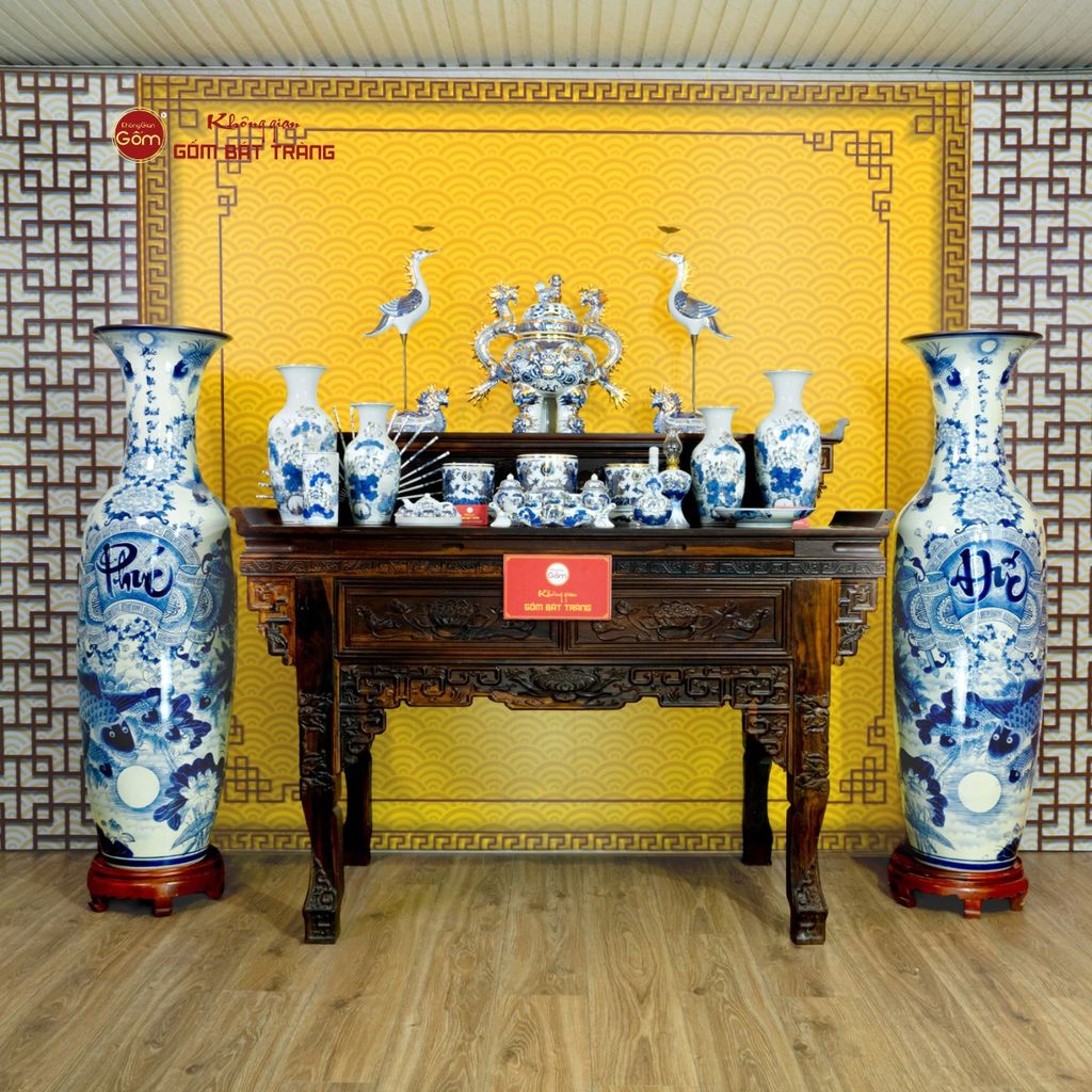 Lộc Bình 1M4 Men Lam Vẽ Kỹ Họa Tiết Phúc Đức