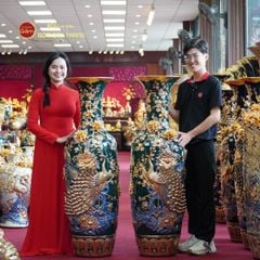 Lộc Bình Men Xanh Lục Công Đào Đắp Nổi Vẽ Vàng