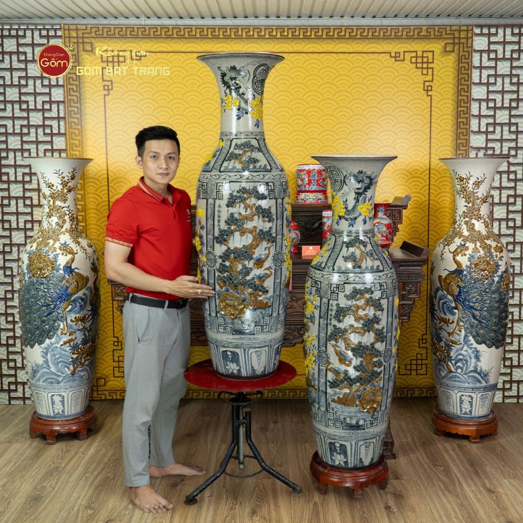 Lộc Bình Men Rạn Họa Tiết Tứ Cảnh Hoa Vàng Đắp Nổi