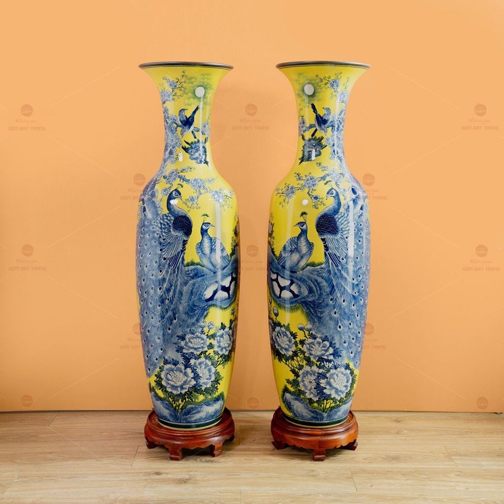 Lộc Bình 1M4 Men Vàng Họa Tiết Công Đào