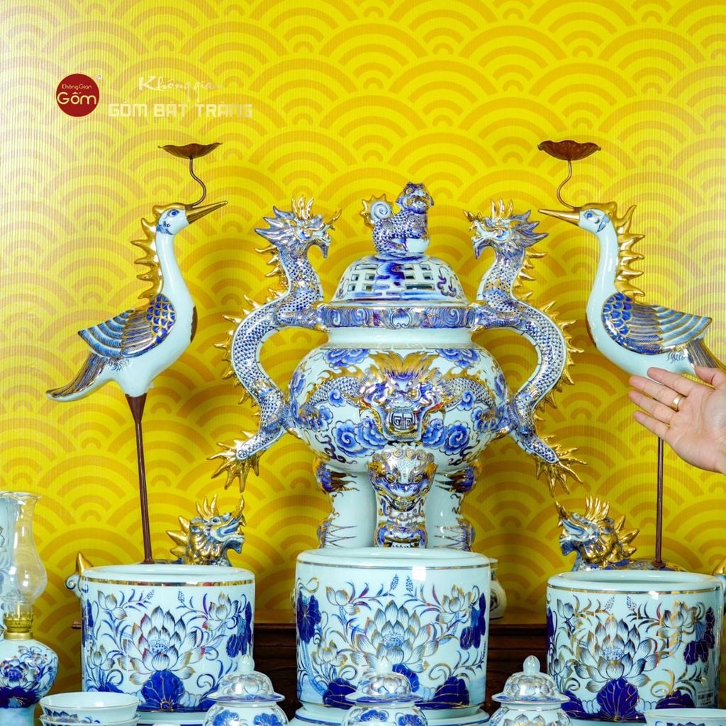 Bộ Đồ Thờ Gia Tiên (Hào Gia 31 Món) Men Lam Vẽ Vàng