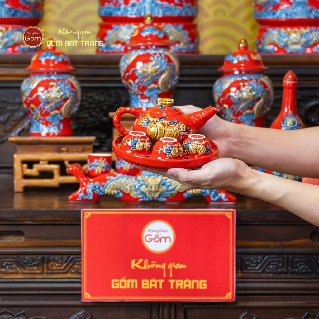 Bộ Ấm 3 Chén Thờ Men Đỏ Họa Tiết Cành Đào