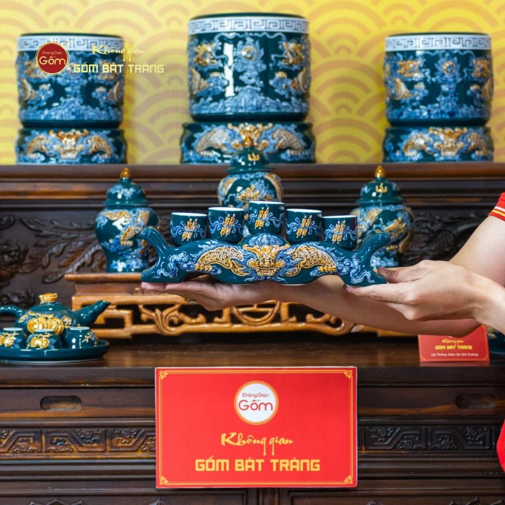 Bộ Kỷ Ngai 5 Chén Thờ Men Lục Họa Tiết Cuốn Thư