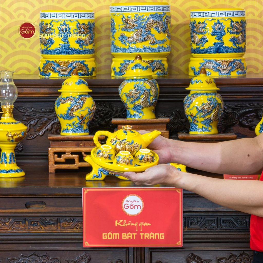 Bộ Ấm 3 Chén Thờ Men Vàng Họa Tiết Cành Đào