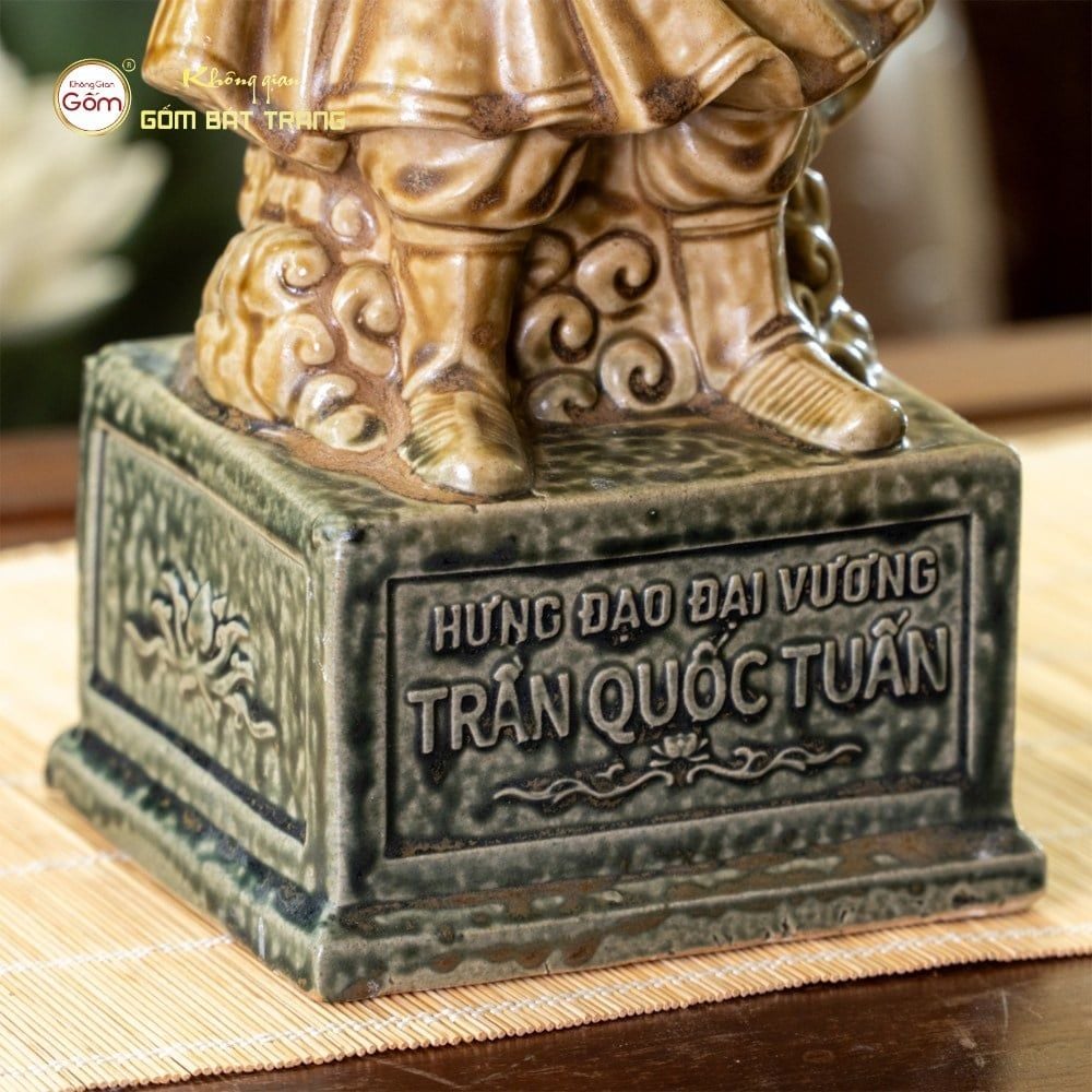 Tượng Đức Thánh Trần Hưng Đạo