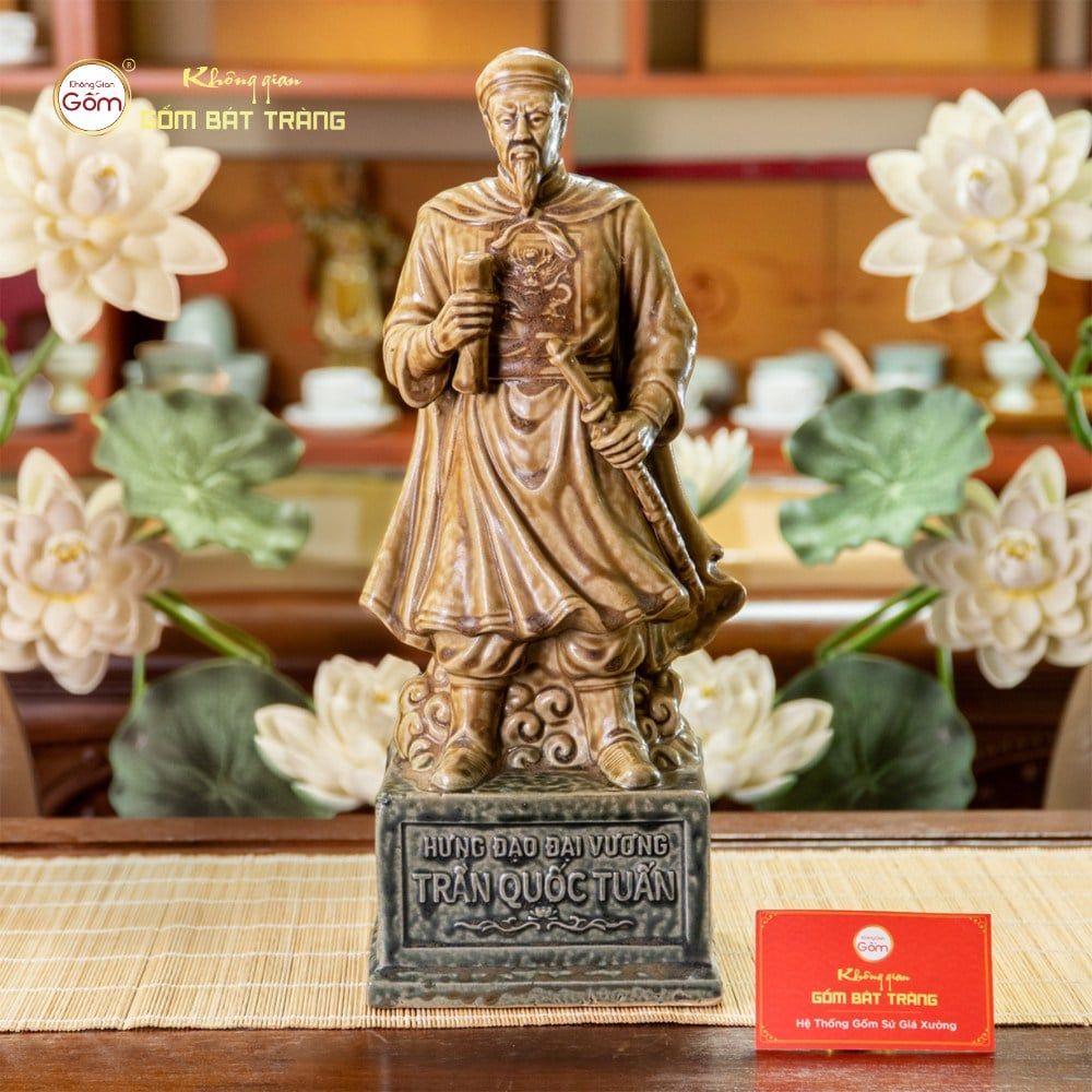Tượng Đức Thánh Trần Hưng Đạo