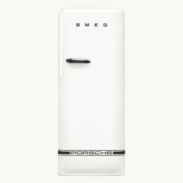 Tủ lạnh FAB28 Smeg x Porsche | Carrara White - Porsche x Smeg - Chiếc tủ lạnh biểu tượng SMEG FAB28 được “may đo” với các dấu ấn thiết kế Porsch