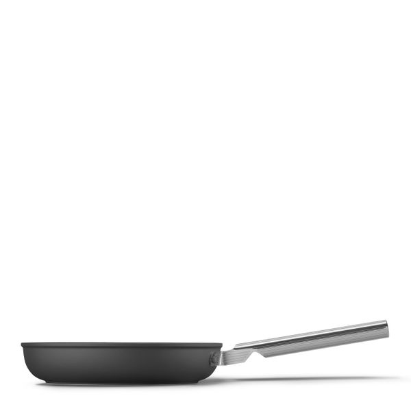 Chảo rán Smeg FPF2402BLM - Smeg - Chảo rán là dụng cụ đa năng nhất trong gian bếp, lý tưởng cho những món ăn nhanh