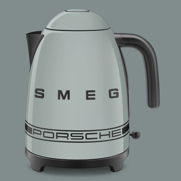 Ấm đun nước siêu tốc Smeg x Porsche | Shade Green - Porsche x Smeg - Với dải sọc Porsche đặc trưng chạy dọc thân máy, ấm đun nước SMEG kết hợp cùng P