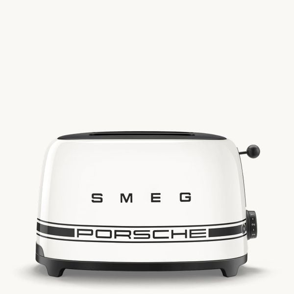 Máy nướng bánh mì Smeg x Porsche | Carrara White - Porsche x Smeg - Chiếc máy nướng bánh Porsche x SMEG là lời gợi nhắc tinh tế đến tinh thần thiết