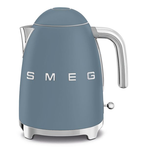 Ấm đun nước siêu tốc Smeg 50's Retro Style KLF03SBMEU - Smeg - Thưởng trà, cà phê một cách thanh lịch và sang trọng với ấm đun nước siêu tốc Sm