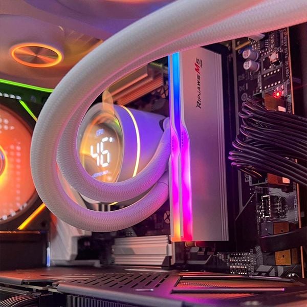 Ryzen7 7800X3D/RTX 5070 12GB/RAM 32GB/NVME 1TB/Gigabyte B850M