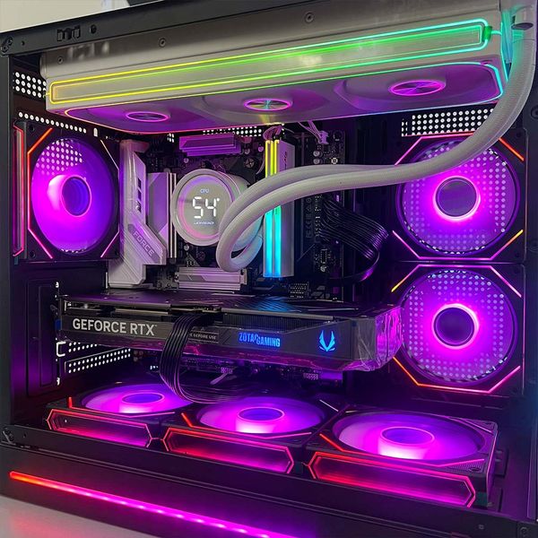 Ryzen7 7800X3D/RTX 5070 12GB/RAM 32GB/NVME 1TB/Gigabyte B850M
