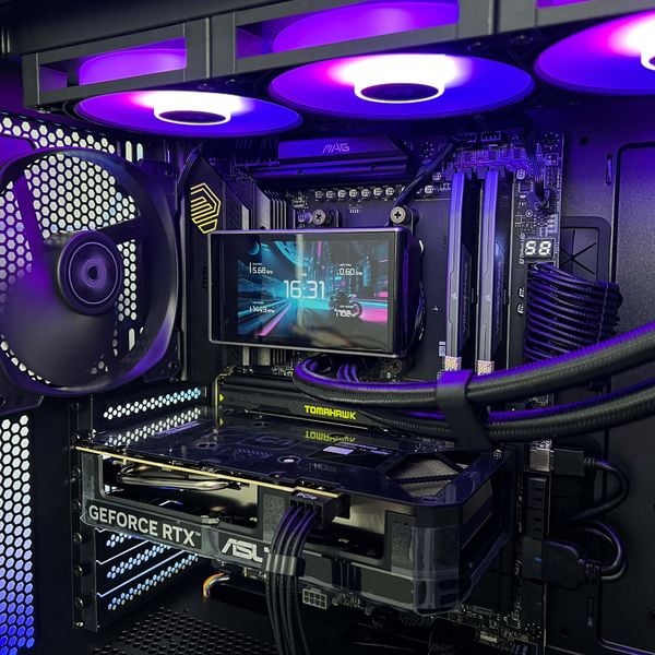 Ryzen 9 9950X/RTX 5060Ti 16GB/Ram 32GB/NVME 1TB/MSI MAG X870