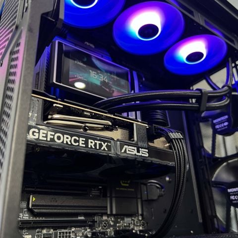 Ryzen 9 9950X/RTX 5060Ti 16GB/Ram 32GB/NVME 1TB/MSI MAG X870