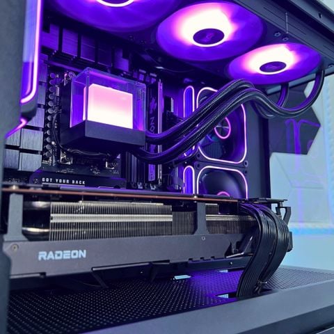 Ryzen7 7800X3D/RX 6900XT 16GB/RAM 16GB/NVME 512GB/B650M Asus TUF
