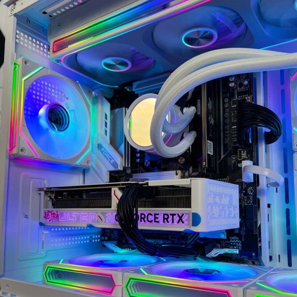 Ryzen7 7800X3D/RTX 5060Ti 8GB/RAM 16GB/NVME 512GB/Gigabyte B650M