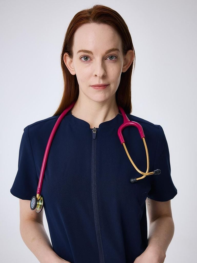 âme copain | Bộ scrub nữ WAT01 + WAP01 - Đồng phục y tế & spa linh hoạt, áo Zip Ease Top & quần Three Pocket Pants, chất liệu 75% Polyester, form relaxed fit, nhiều túi tiện dụng