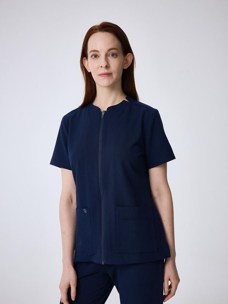 âme copain | Bộ scrub nữ WAT01 + WAP01 - Đồng phục y tế & spa linh hoạt, áo Zip Ease Top & quần Three Pocket Pants, chất liệu 75% Polyester, form relaxed fit, nhiều túi tiện dụng
