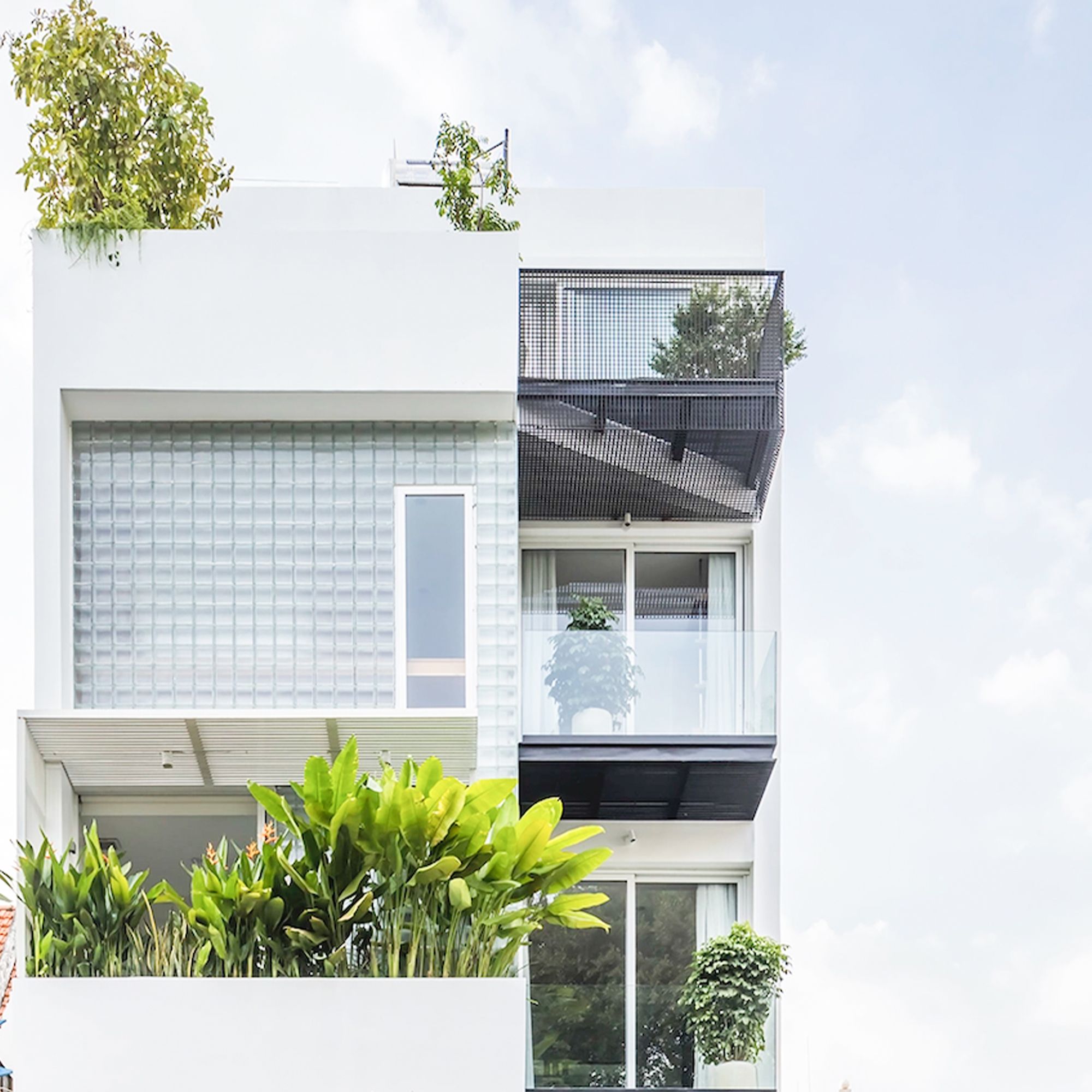  Nhà Phố 3PN Phong Cách Resort, Có Bồn Tắm Ngoài Trời – Giá 38,9 Tỷ 