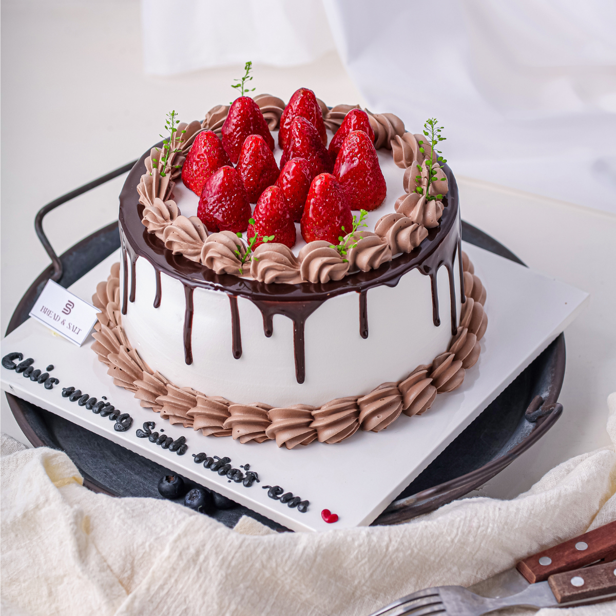  T Bánh Sinh Nhật Dâu Tây Kem Chảy Socola 