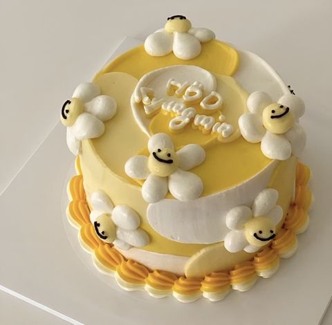  Bánh Sinh Nhật Mặt Cười Vàng Cho Bé 