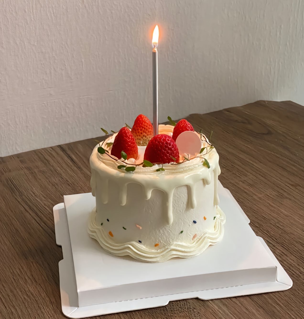  Bento Cake dâu kem chảy 