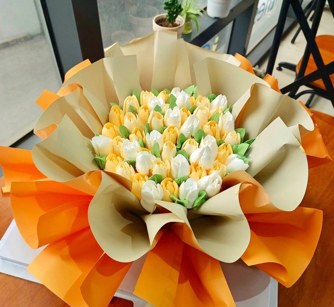 T Bánh Sinh Nhật Bắt Kem Hoa Tulip Màu Cam Vàng Tặng Mẹ Yêu 