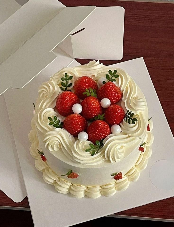  T Bánh Sinh Nhật Dâu Tây Tinh Tế 