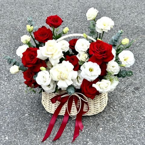  Giỏ hoa tone đỏ 