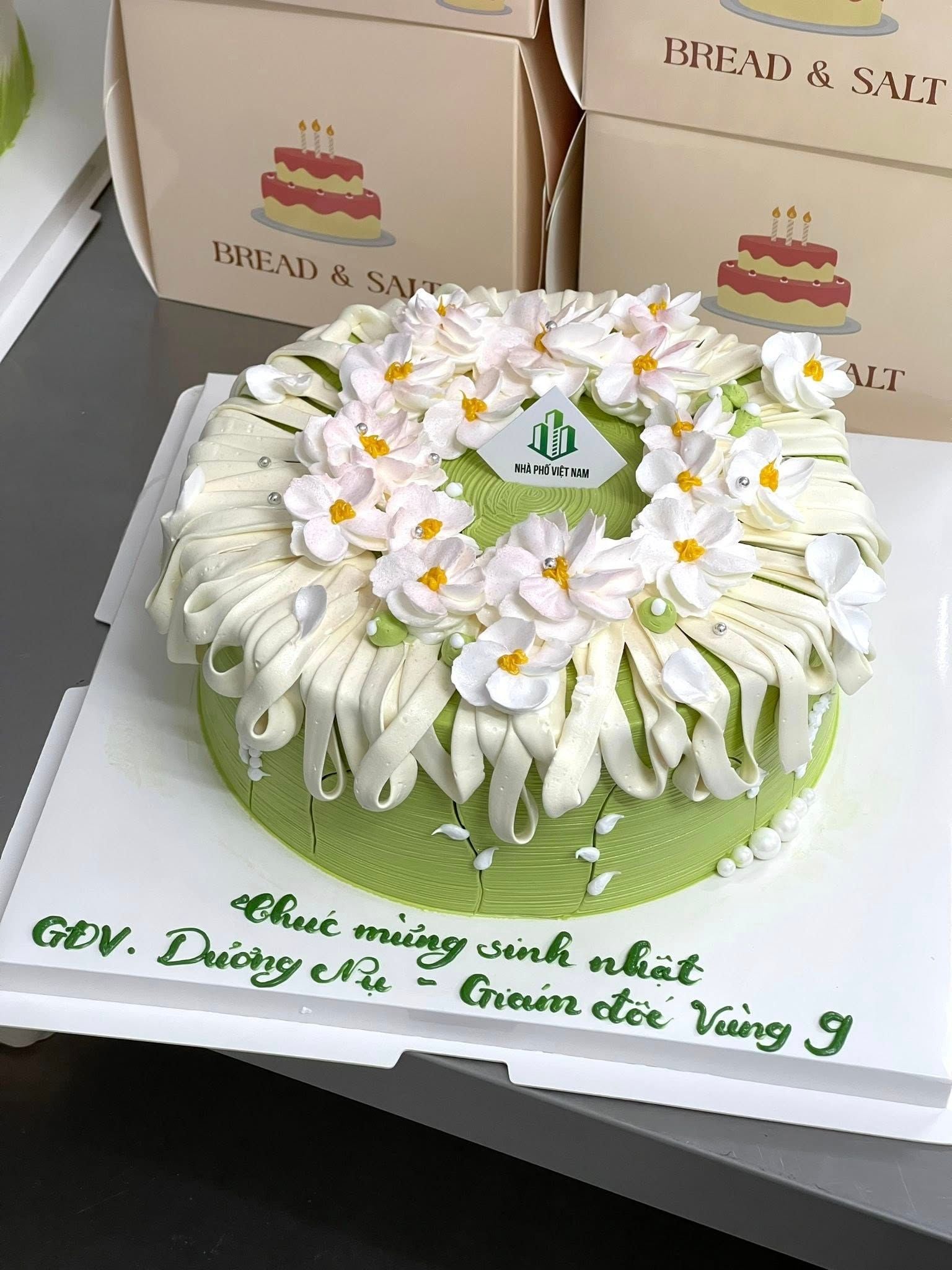  T Bánh Sinh Nhật Tone Xanh Lá Bắt Hoa Xinh Tặng Sếp 