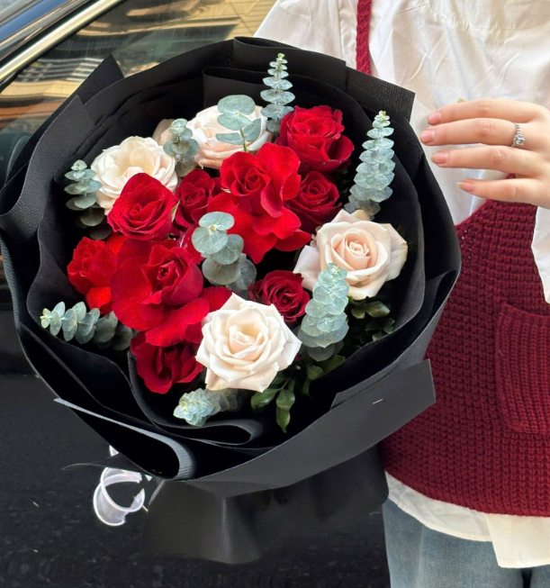  Bó Hoa Xinh Tone Đỏ Thục Nữ 