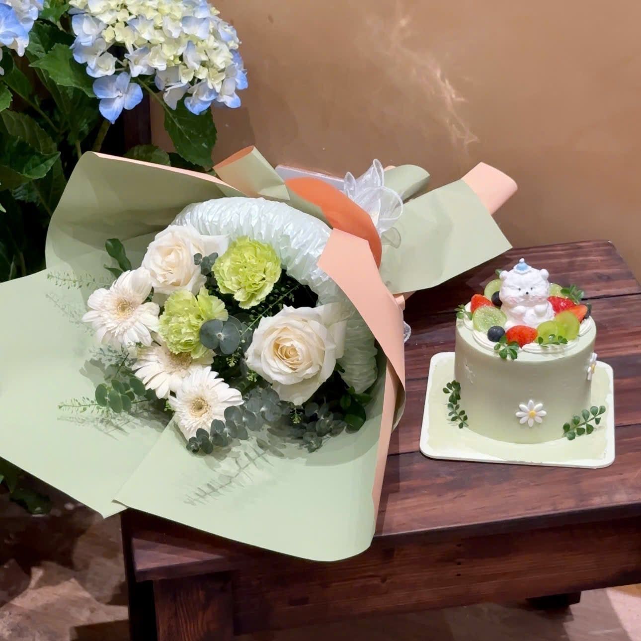  Set Bánh & Hoa Tone Xanh Lá (bánh gấu) 