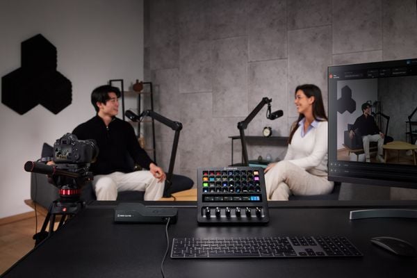 Thiết bị Stream Elgato Stream Deck + XL 36 Phím Lập Trình 10GBX9901