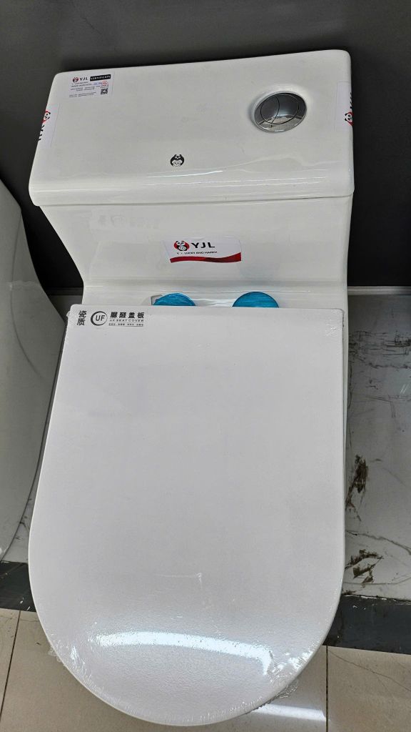 Bồn Cầu Liền Khối - Y143UF