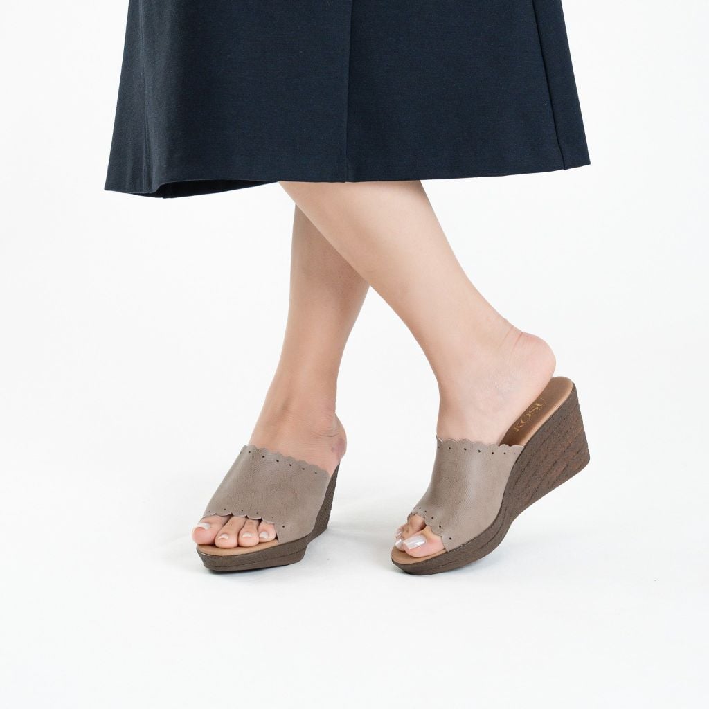 Dép đế xuồng viền hoa 8cm Kosu K-25M19