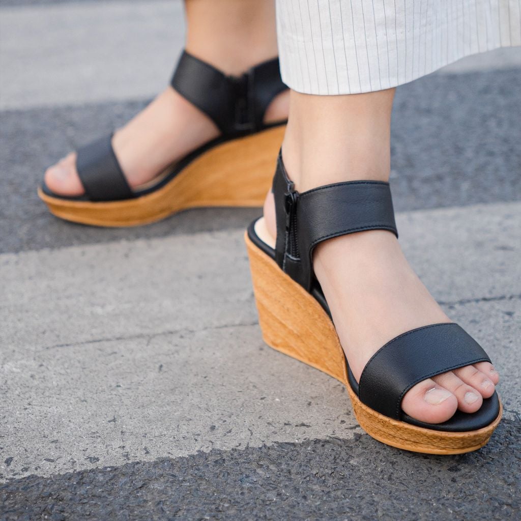 Sandal nữ đế xuồng 8cm Kosu K-20932