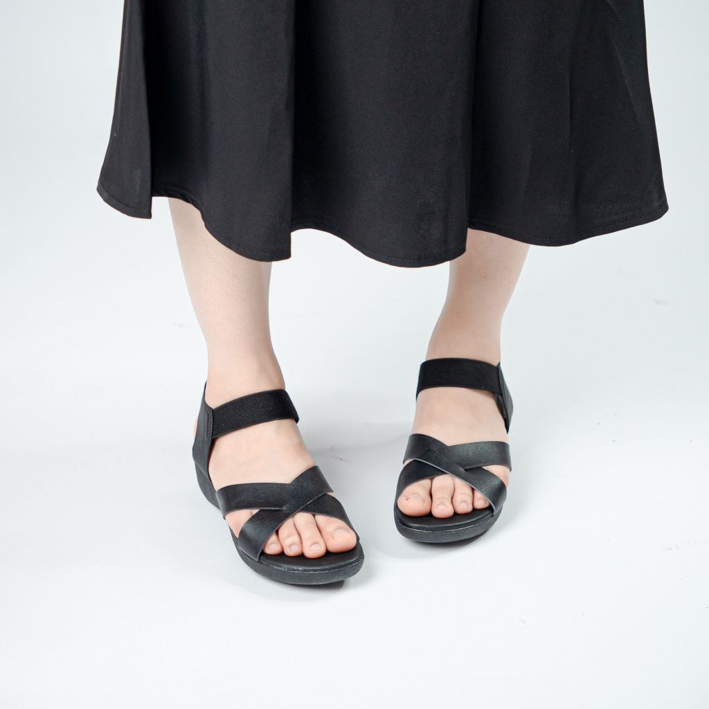 Sandal nữ đế xuồng quai chéo 4cm Kosu K-23363