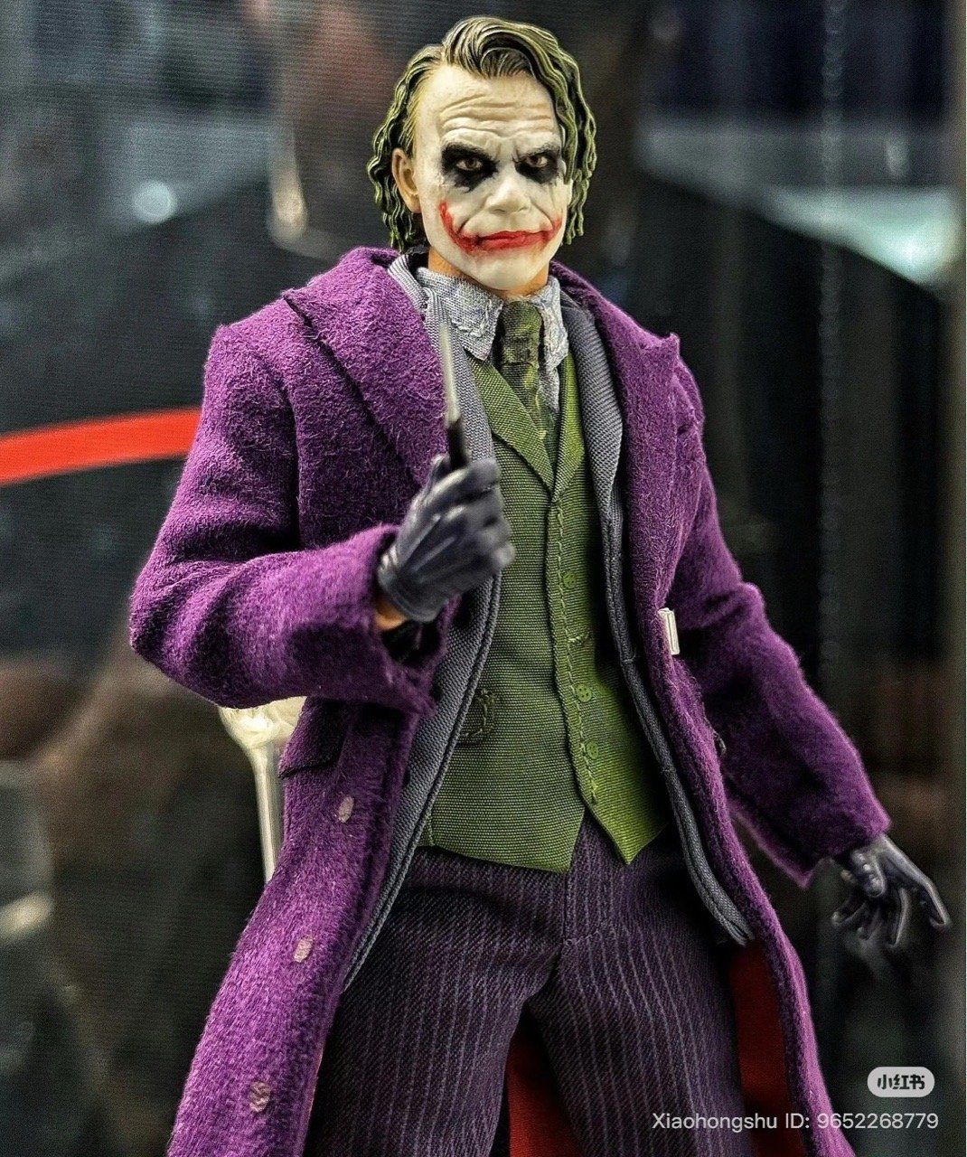  Mô hình Joker the dark knight Mezco toys tỷ lệ 1:12. 