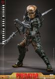  Mô hình Predator  Broken Tusk Hottoys 1/6. 