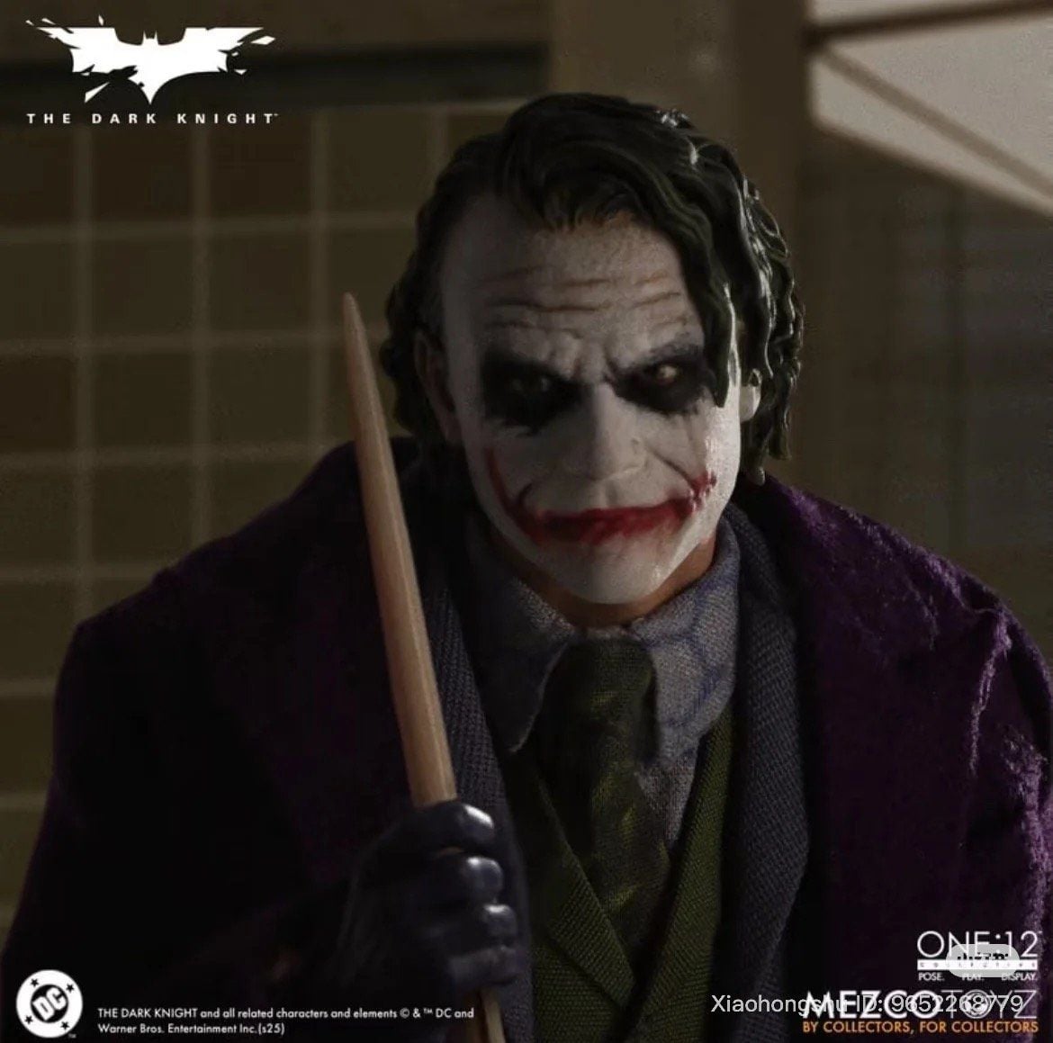  Mô hình Joker the dark knight Mezco toys tỷ lệ 1:12. 