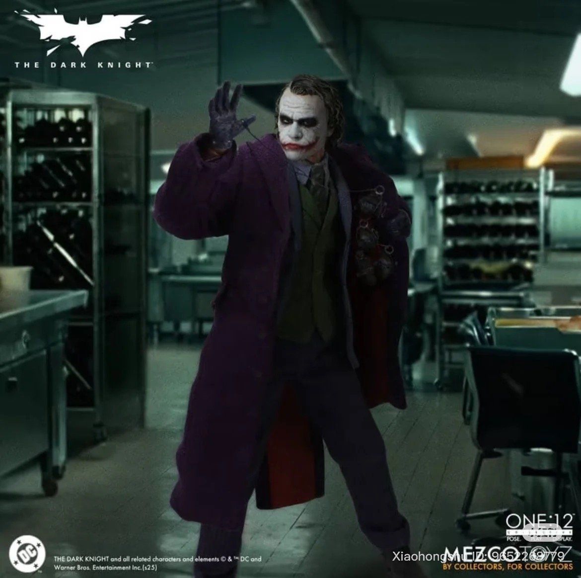  Mô hình Joker the dark knight Mezco toys tỷ lệ 1:12. 