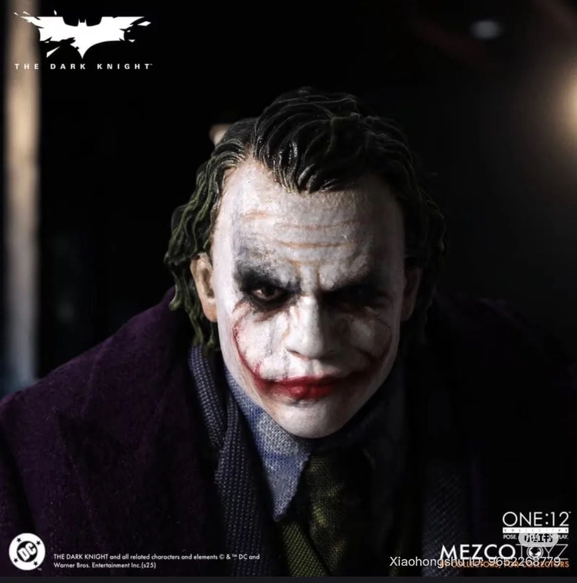  Mô hình Joker the dark knight Mezco toys tỷ lệ 1:12. 
