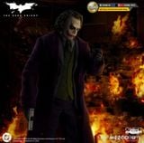  Mô hình Joker the dark knight Mezco toys tỷ lệ 1:12. 