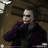  Mô hình Joker the dark knight Mezco toys tỷ lệ 1:12. 