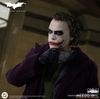  Mô hình Joker the dark knight Mezco toys tỷ lệ 1:12. 