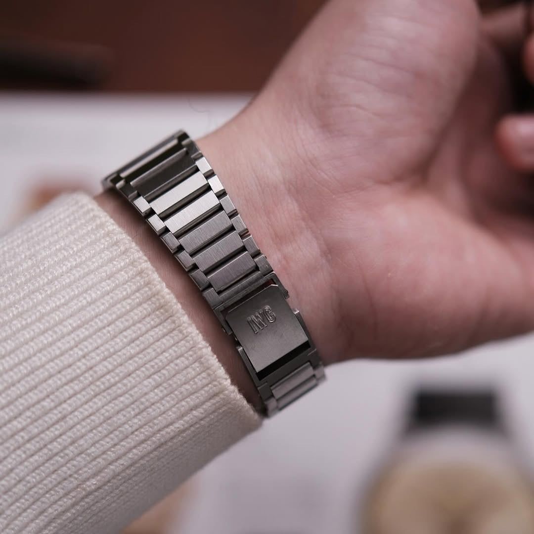  RARE VINTAGE 1970'S IWC DA VINCI LINE SL INTEGRATED BRACELET in BLACK 