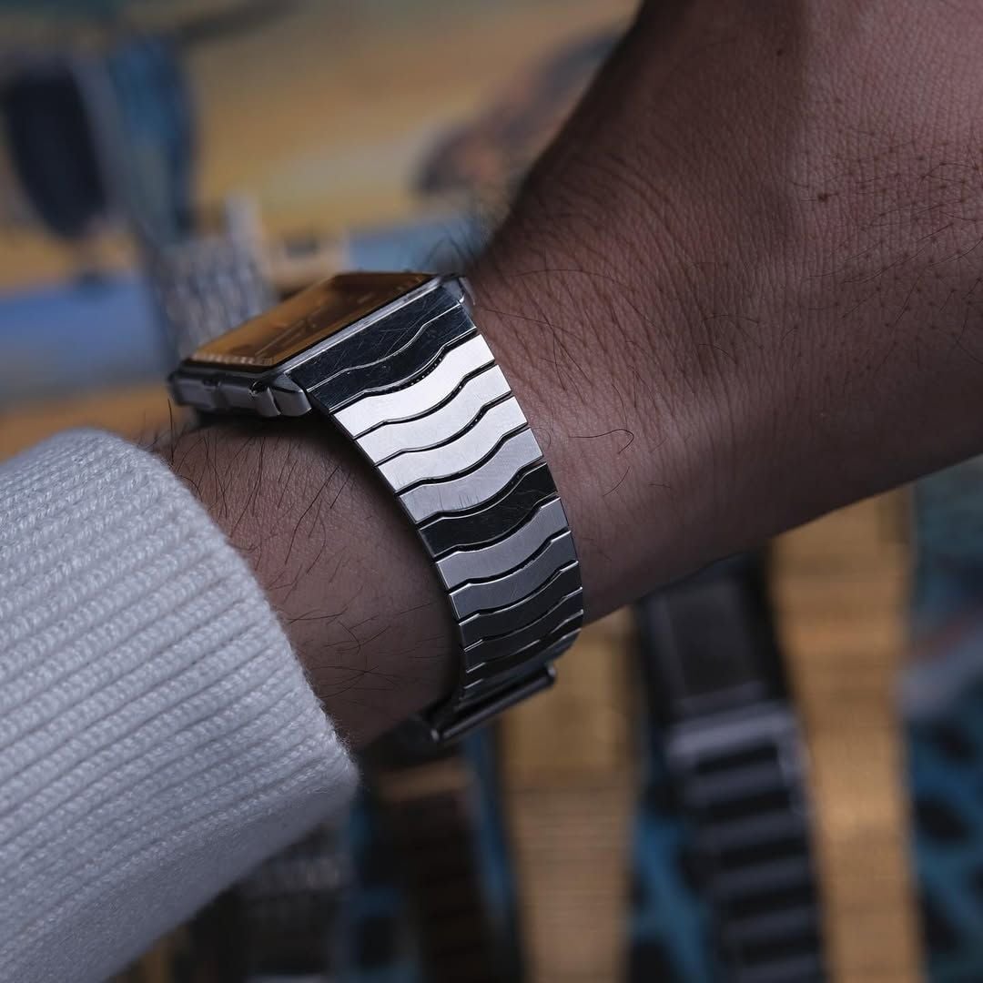  VINTAGE 1980's ORIENT TWO-TONE QUARTZ WAVY BRACELET 