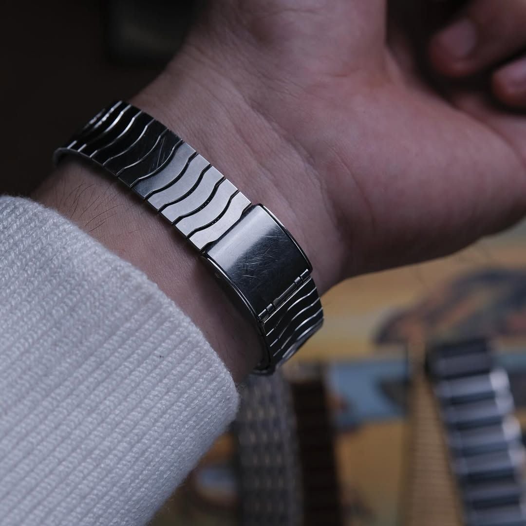  VINTAGE 1980's ORIENT TWO-TONE QUARTZ WAVY BRACELET 