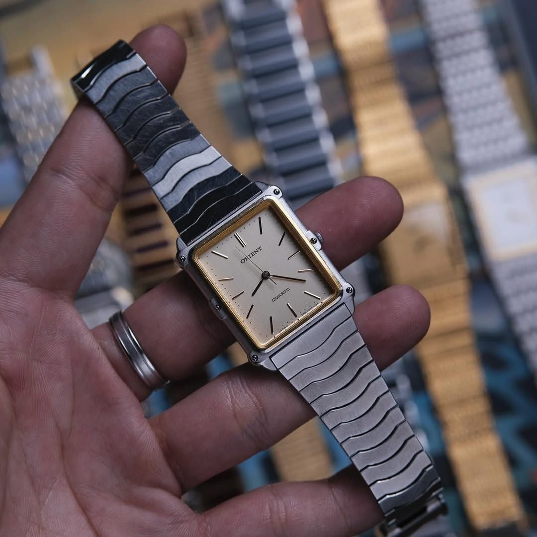  VINTAGE 1980's ORIENT TWO-TONE QUARTZ WAVY BRACELET 